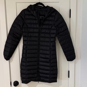 Aritzia Black light Puffer Coat